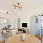 Maisonette Sail *